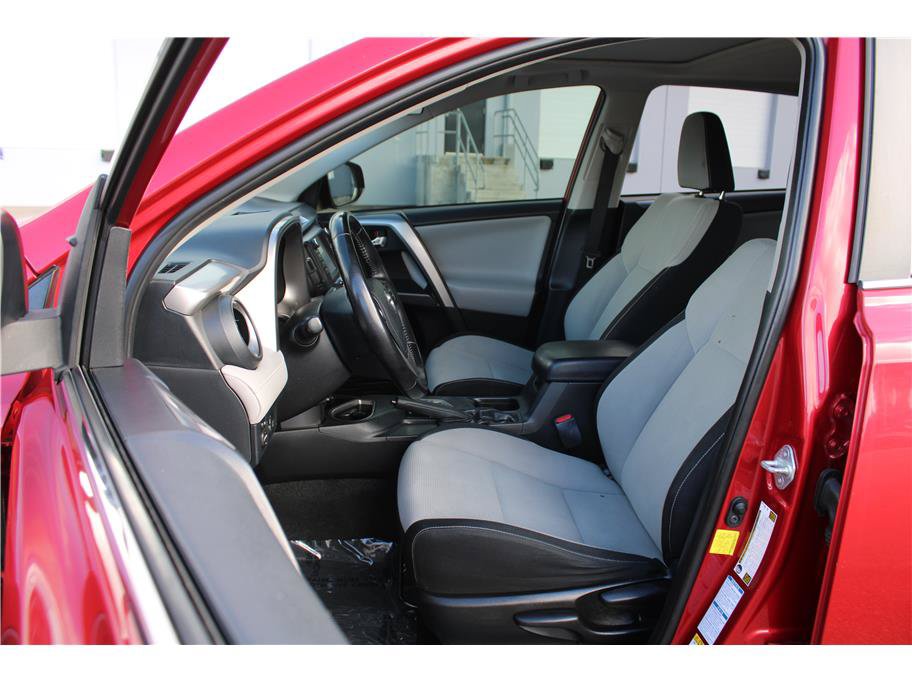 Used 2017 Toyota RAV4 XLE AWD/4WD image 8