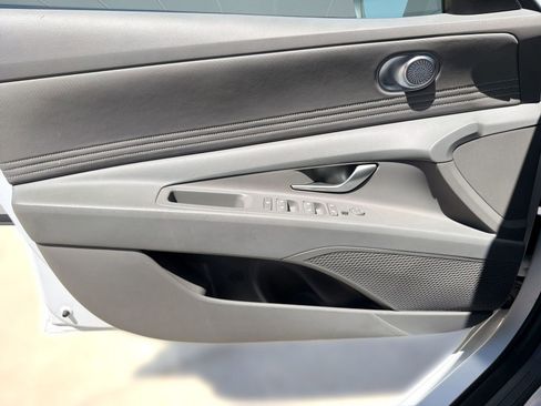 Used 2025 Hyundai Elantra SEL FWD image 13