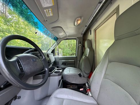 Used 2015 Ford E-350 and Econoline 350 Super Duty image 10