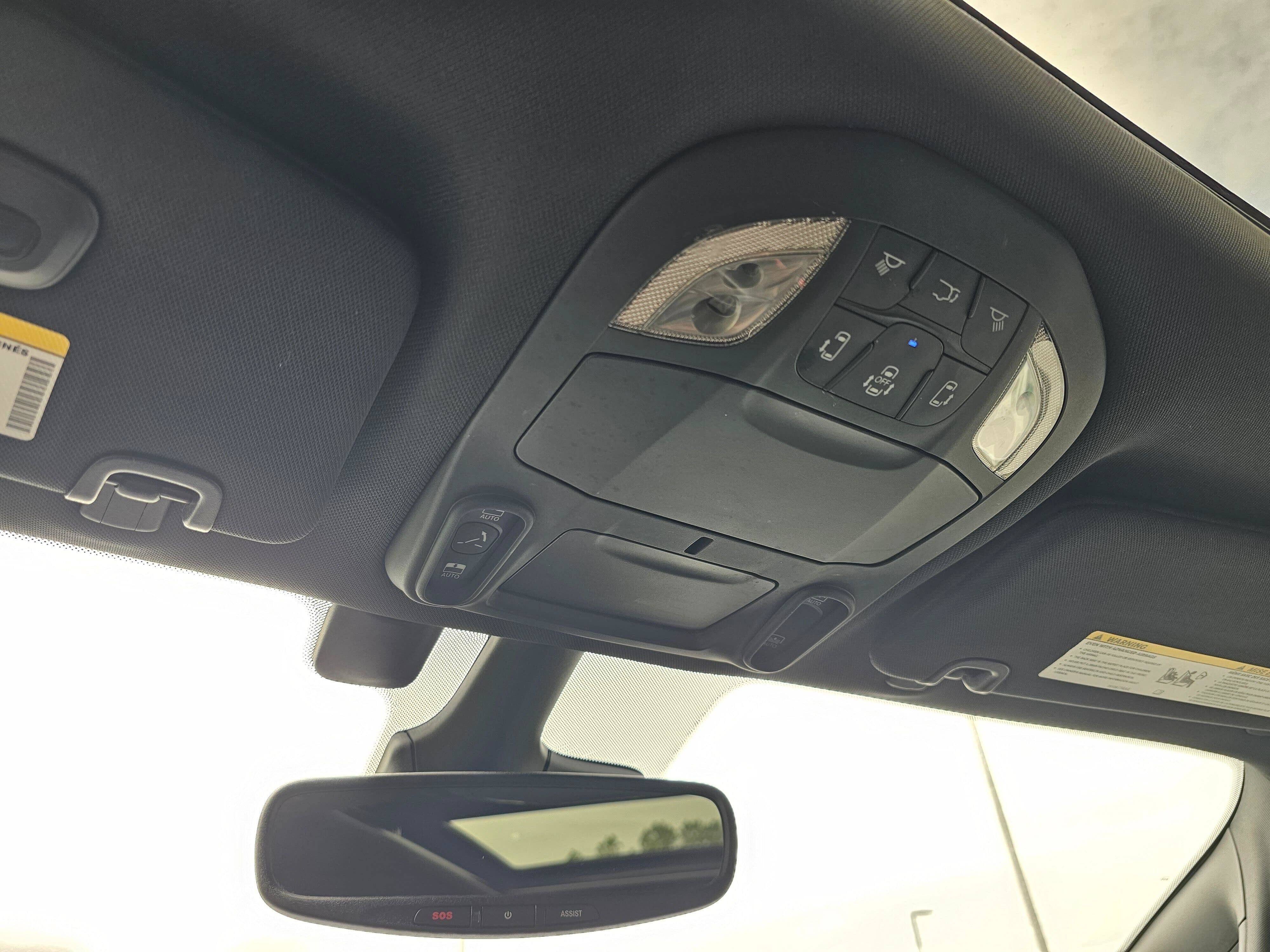 Used 2019 Chrysler Pacifica Limited w/ Advanced Safetytec Group FWD image 26