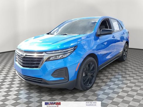 Used 2024 Chevrolet Equinox LS w/ LS Convenience Package FWD image 2