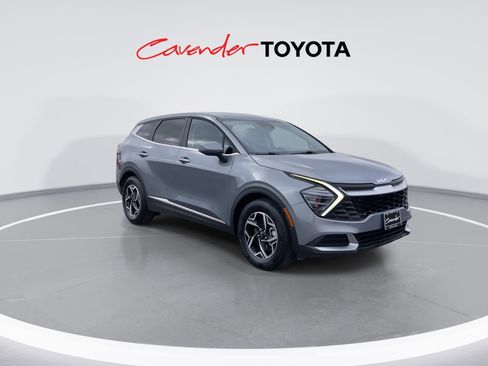 Used 2025 Kia Sportage LX image 2