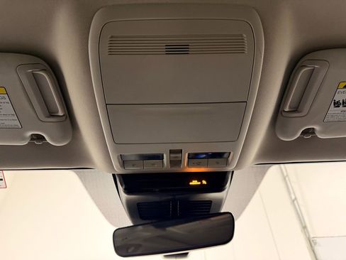 Used 2025 MAZDA CX-50 AWD 2.5 Hybrid w/ Premium Pkg image 17