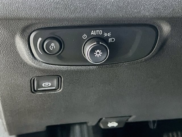 Used 2020 GMC Terrain SLE FWD image 10