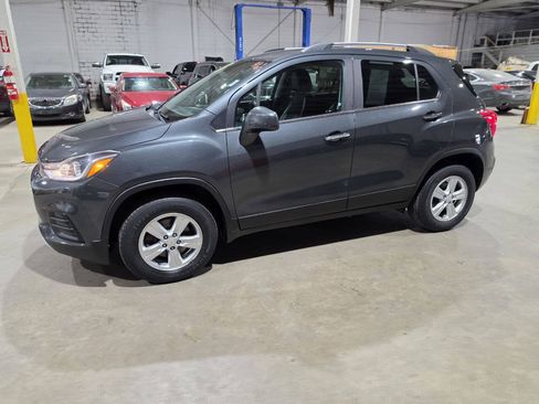 Used 2017 Chevrolet Trax LT w/ LT Convenience Package AWD/4WD image 3