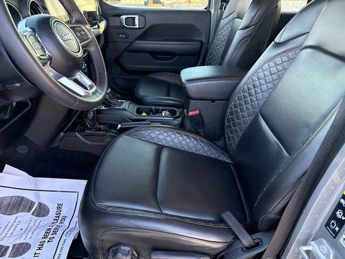 Certified 2023 Jeep Gladiator Overland image 18