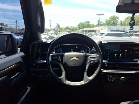 Used 2022 Chevrolet Silverado 1500 LT AWD/4WD image 18