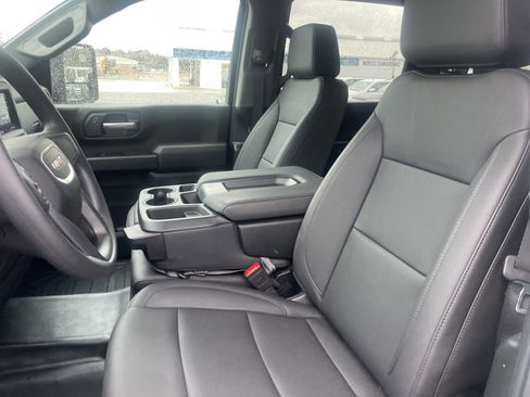 Used 2025 GMC Sierra 2500 Pro w/ Convenience Package image 8