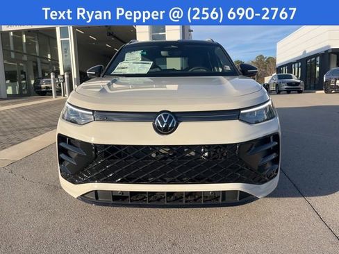 New 2026 Volkswagen Tiguan SE R-Line FWD image 2