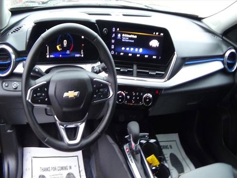 Used 2025 Chevrolet Trax LT image 13