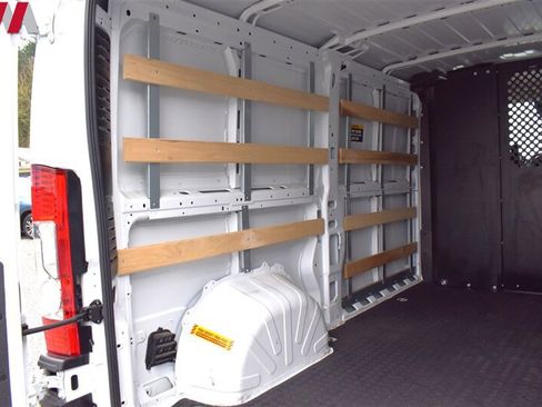 Used 2025 RAM ProMaster 2500 w/ U-Haul Equipment Group FWD image 29