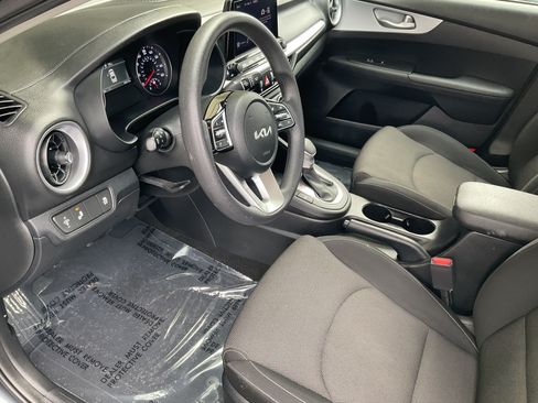 Used 2024 Kia Forte LXS w/ LXS Technology Package FWD image 19