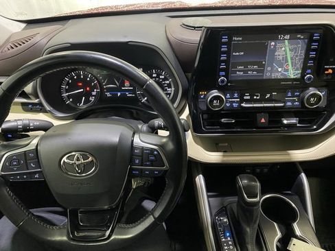Certified 2021 Toyota Highlander XLE image 22