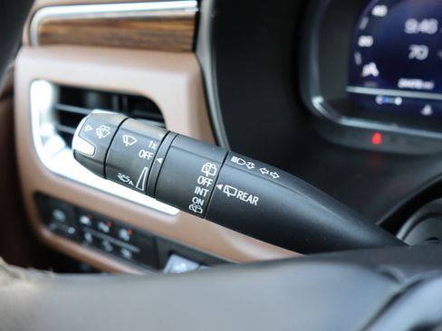 Used 2024 Chevrolet Tahoe High Country w/ Premium Package image 25