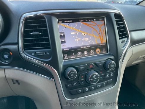 Used 2017 Jeep Grand Cherokee Limited w/ Luxury Group II image 19
