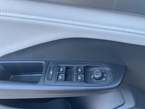 New 2025 Volkswagen Taos SE image 18