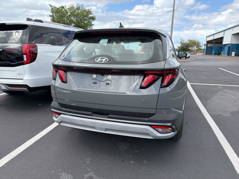 Used 2025 Hyundai Tucson SE image 9
