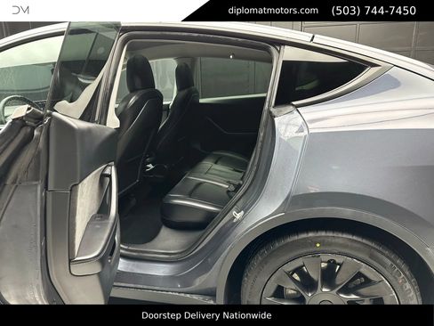 Used 2022 Tesla Model Y Long Range image 20