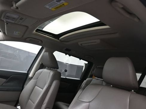 Used 2015 Honda Odyssey Touring Elite image 23