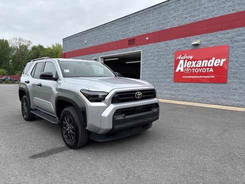 Used 2025 Toyota 4Runner SR5 AWD/4WD image 1