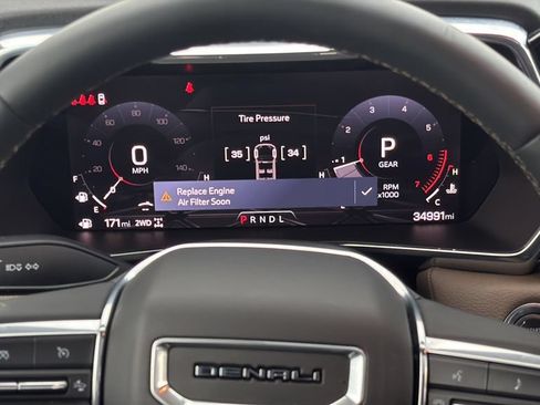 Used 2025 GMC Canyon Denali AWD/4WD image 14