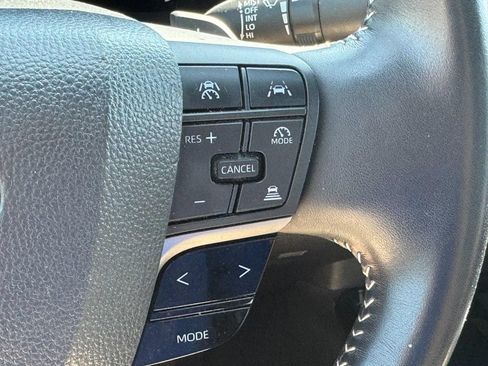 Used 2025 Toyota Camry SE FWD image 27