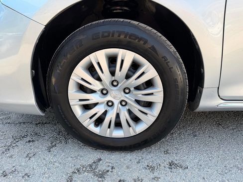 Used 2012 Toyota Camry LE FWD image 34