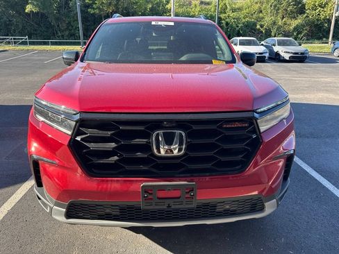 Certified 2025 Honda Pilot TrailSport image 2