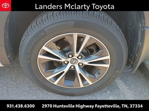 Used 2017 Toyota Highlander Plus FWD image 10