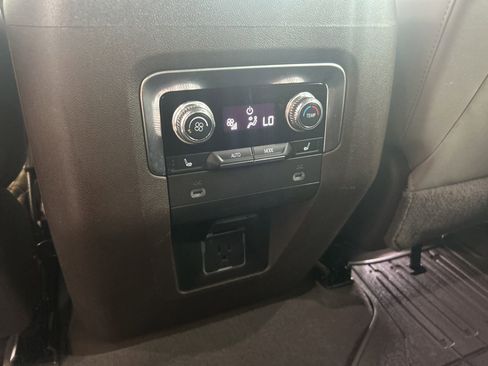 Used 2021 GMC Yukon SLT w/ SLT Luxury Plus Package AWD/4WD image 18