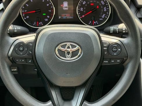 Used 2021 Toyota RAV4 XLE w/ Convenience Package FWD image 15