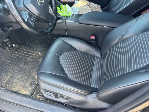 Used 2021 Toyota Camry SE w/ Cold Weather Package image 7