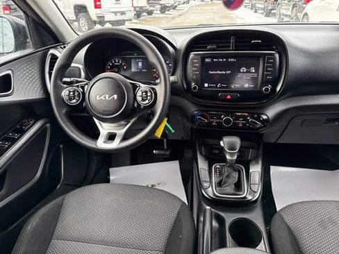 Used 2022 Kia Soul LX image 10