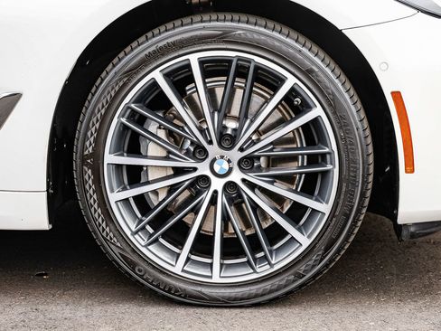 Used 2021 BMW 530e w/ Parking Assistance Package image 9