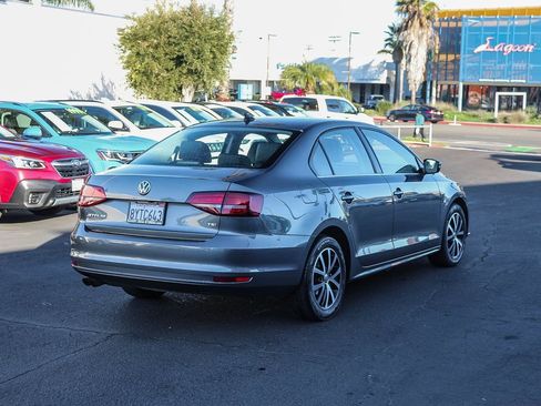 Used 2017 Volkswagen Jetta SE image 10