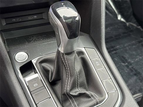 Certified 2022 Volkswagen Tiguan SE w/ Panoramic Sunroof Package image 23