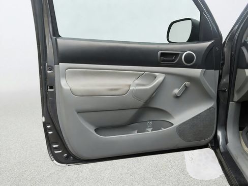 Used 2011 Toyota Tacoma 4x4 Regular Cab image 17