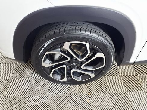 Used 2025 Chevrolet Trax RS w/ Sunroof Package FWD image 7