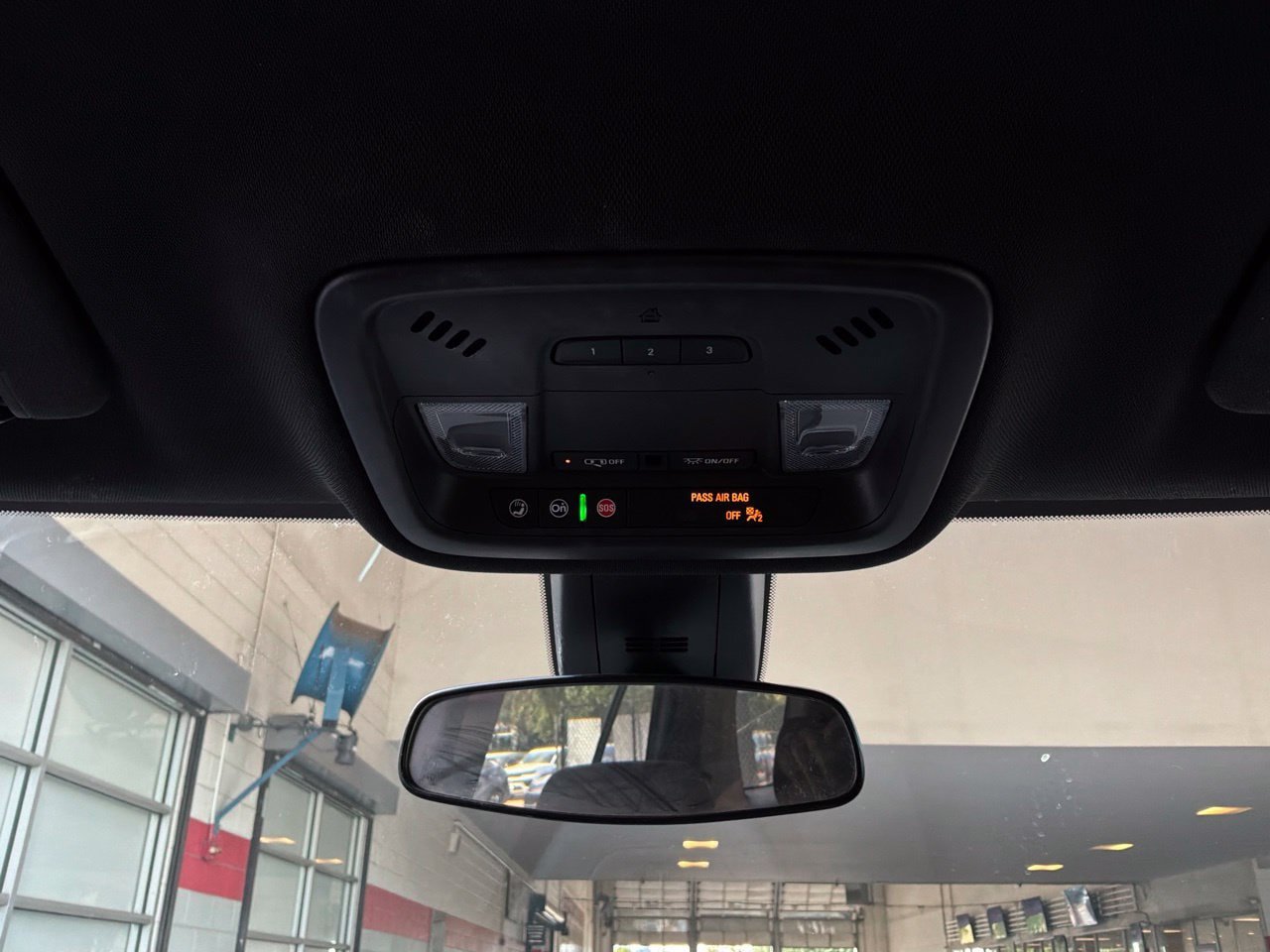 Used 2023 Chevrolet Traverse LT FWD image 17