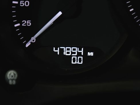 Used 2023 Porsche Macan AWD/4WD image 18