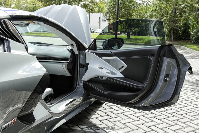 Used 2025 Chevrolet Corvette Stingray Premium Cpe w/ Z51 Performance Package RWD image 29
