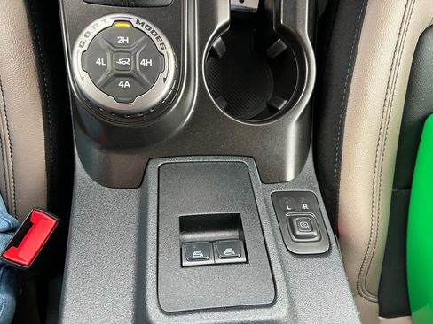 Used 2023 Ford Bronco Wildtrak image 28