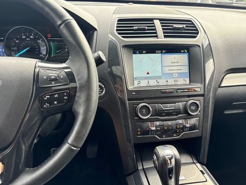 Used 2018 Ford Explorer XLT w/ Equipment Group 202A AWD/4WD image 21