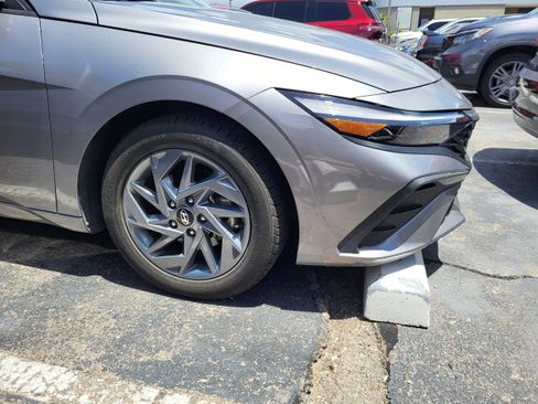 Used 2024 Hyundai Elantra SEL FWD image 26