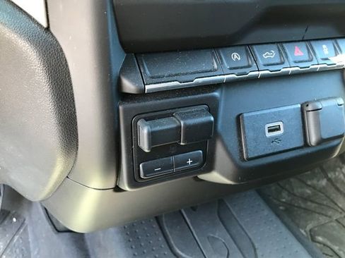 Used 2020 Chevrolet Silverado 1500 Custom w/ Custom Value Package image 10