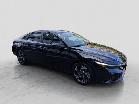 Used 2024 Hyundai Elantra Limited FWD image 5