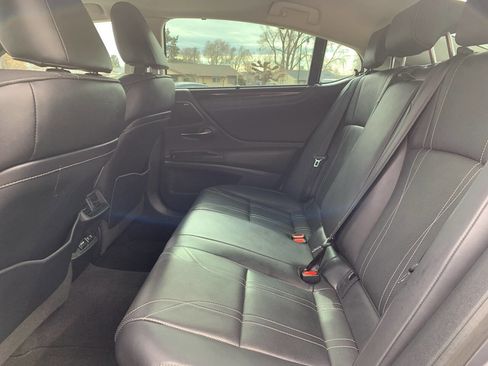 Used 2019 Lexus ES 300h Ultra Luxury w/ Accessory Package 2 image 10