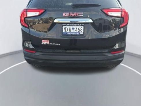 Used 2023 GMC Terrain SLE w/ Driver Convenience Package image 3