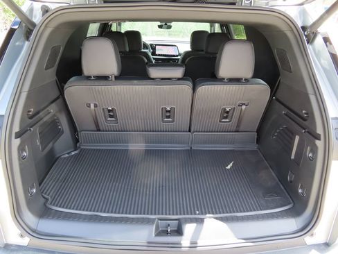 New 2026 Chevrolet Traverse LT w/ Driver Confidence Package AWD/4WD image 18