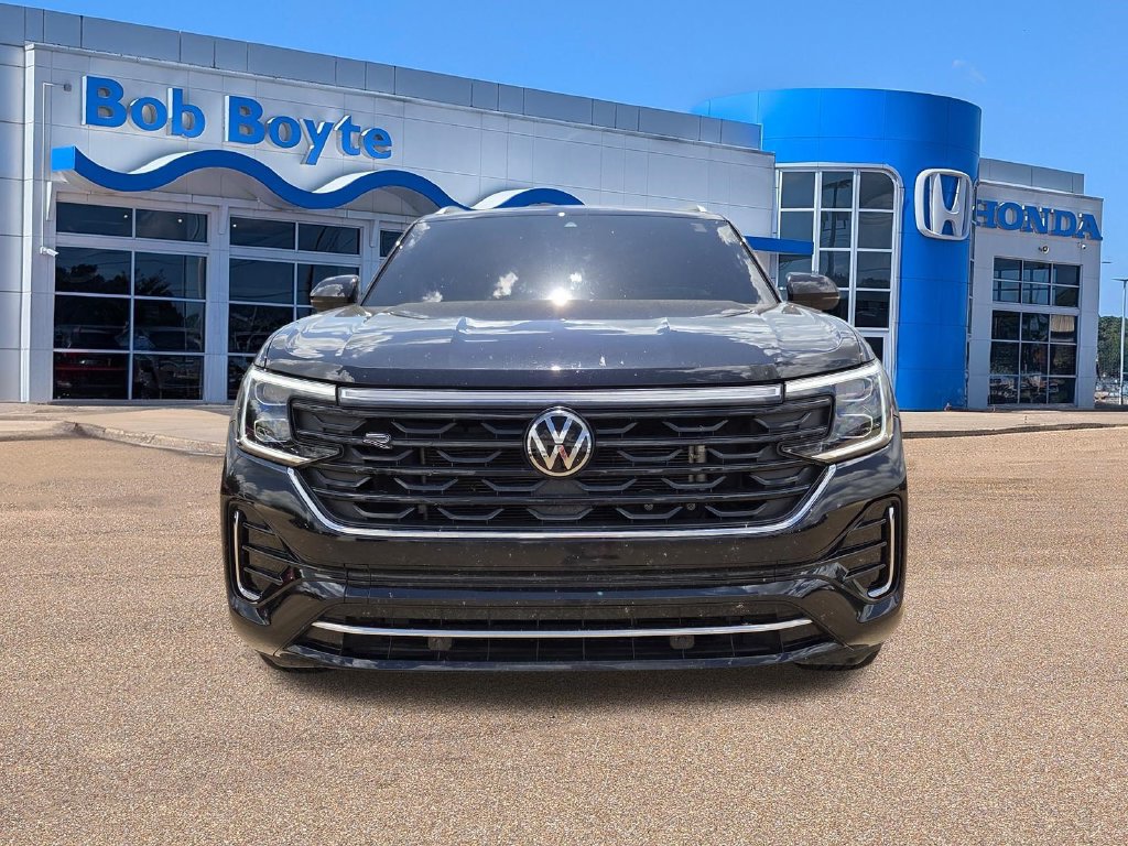 Used 2024 Volkswagen Atlas Cross Sport SEL R-Line AWD/4WD image 2